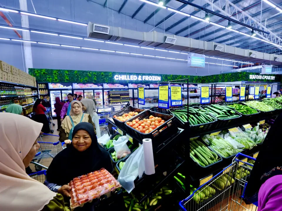 Pasar Raya Sunyi? Peniaga Jangan Melawan Arus, - Kata Dr Azman