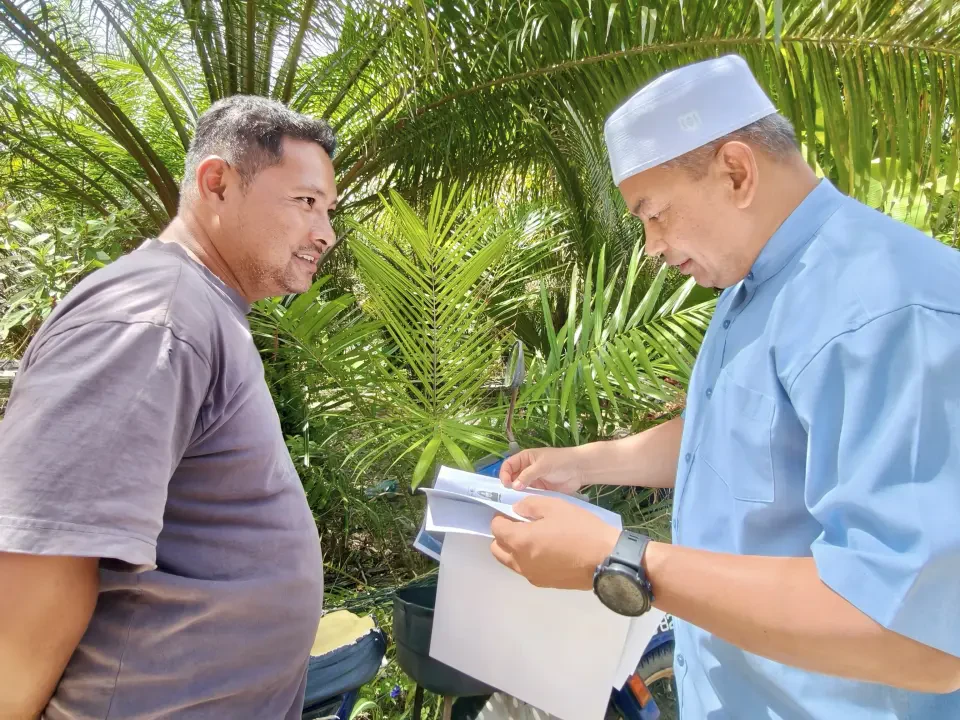 'Turun padang lihat sendiri tanah dipohon rakyat' - Dr Azman