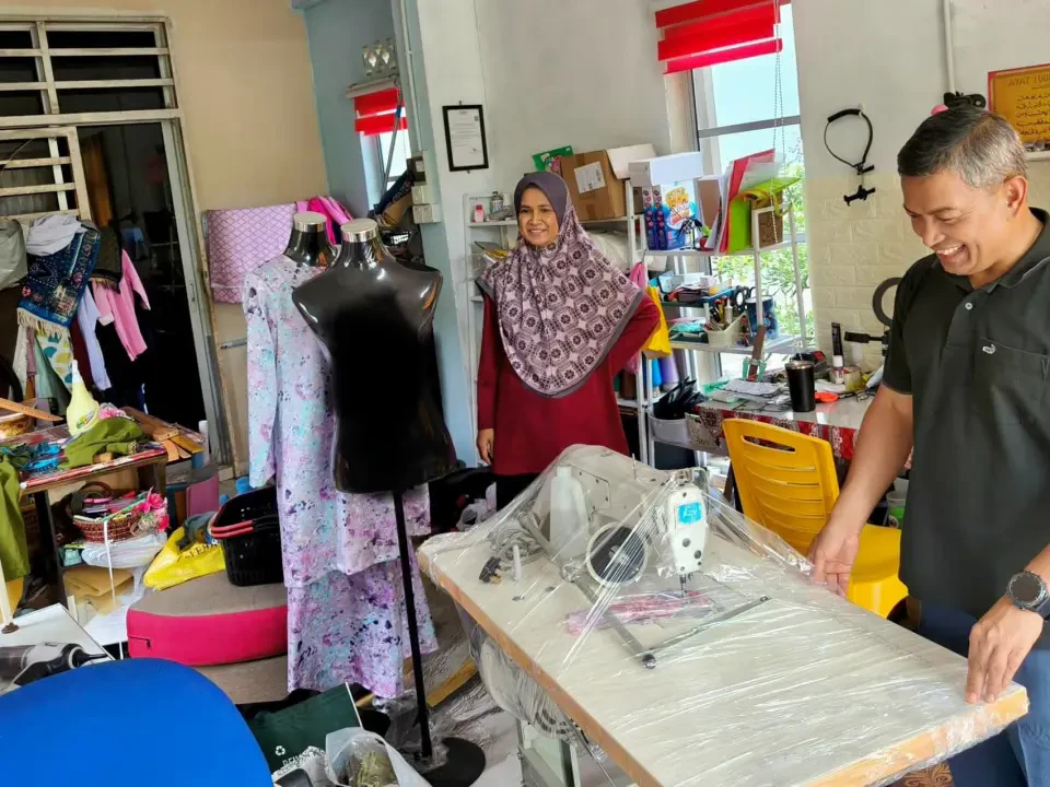 Bantuan Mesin Jahit Ringankan Beban Usahawan