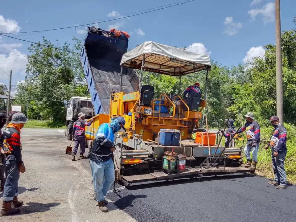 Penduduk Kampung Padang Jejawi Nikmati Jalan Baharu