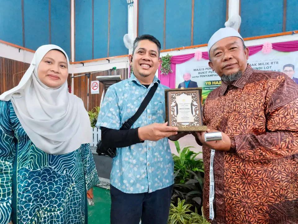Penantian 25 Tahun Berakhir, Ibu Terlantar Akibat Strok Akhirnya Miliki Geran Hak Milik Tanah
