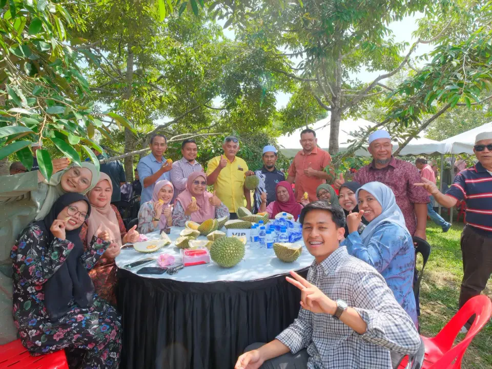 Tak Jual Ribuan Durian Premium, Azbi Pilih Jamu Rakyat