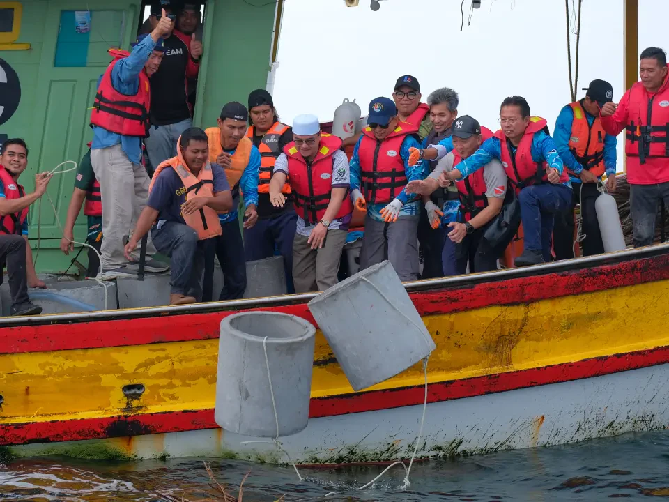 Laut Bergelora Bukan Halangan, 40 Unjam Komuniti Dilabuh Di Rantau Abang