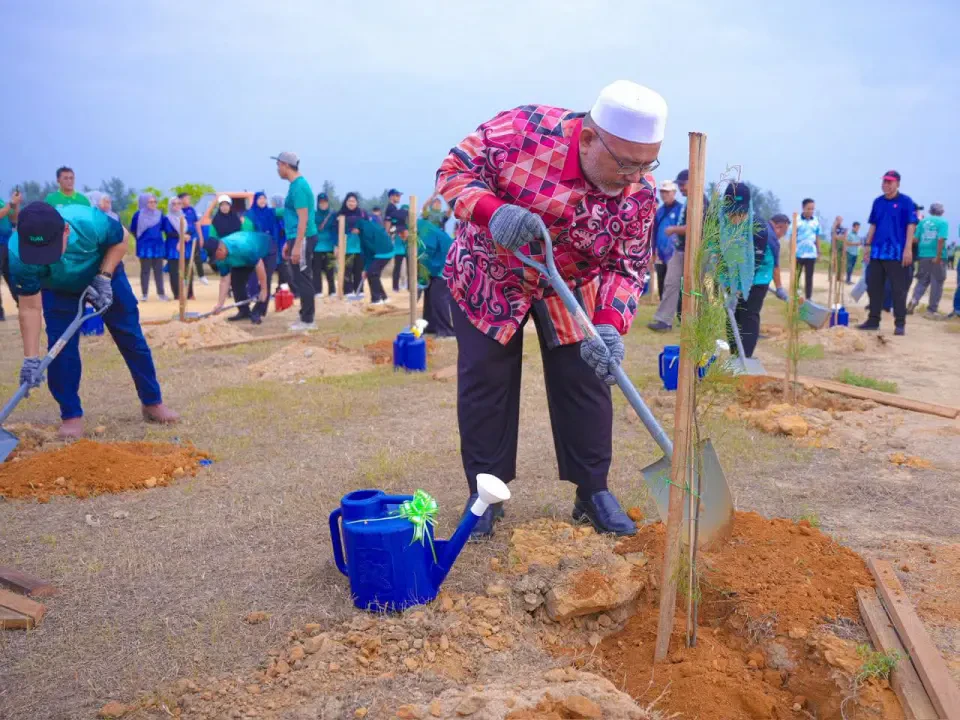 400 Pokok Ditanam, Hijaukan Pantai Jalan KTCC