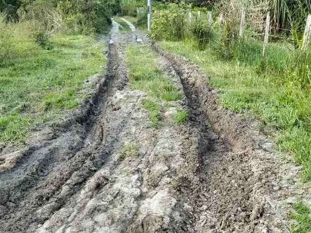 Jalan Tanah Merah Kini Dilapisi Batu Jalan, Legakan Penduduk