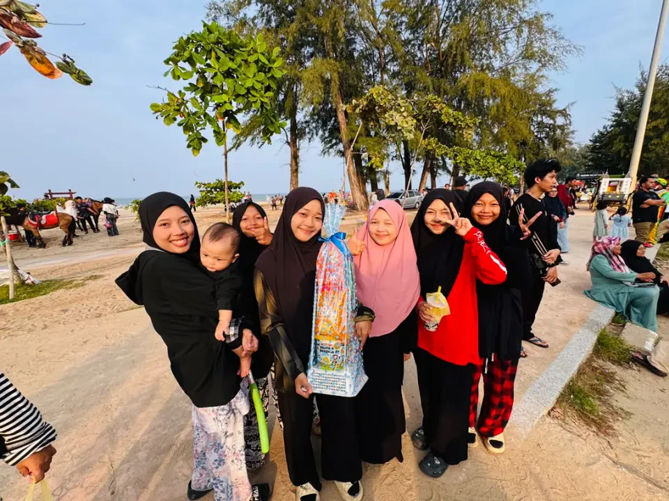 ‘Street Dakwah’ Gamit Pengunjung Pantai Batu Burok Cintai Rasul