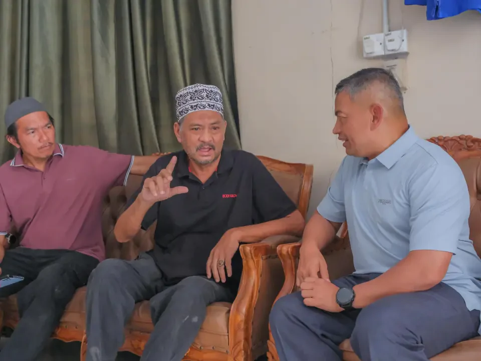 Berbeza Politik Tidak Batas Hubungan, Dr Azman Ziarah JPKKP Kg Apal