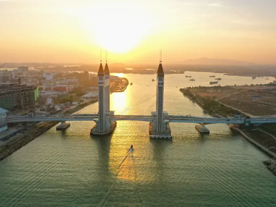 Ikhlas: Tarik Sokongan di Parlimen Atau Bubar DUN Terengganu?