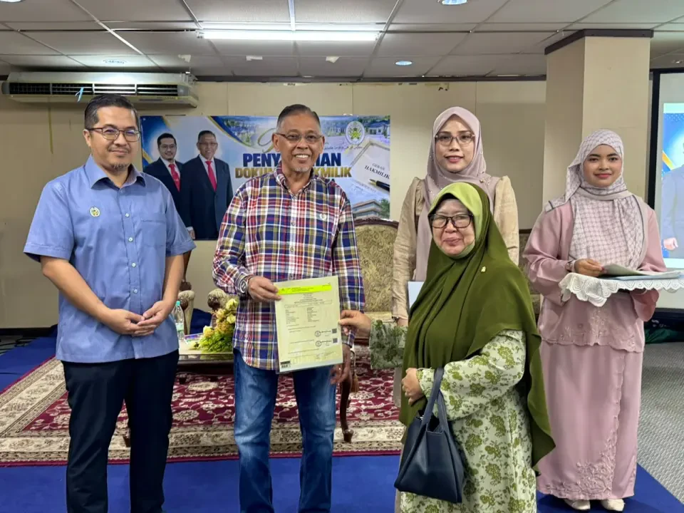 76 Penerima Terima Dokumen Hakmilik Dan Notis Borang 5A RTB DUN Cukai